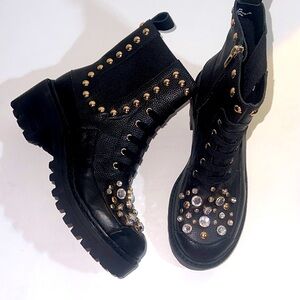 KARL LAGERFELD BRECK EMBELLISHED TEXTURED CHELSEA BOOTS SIZE 8 NEW